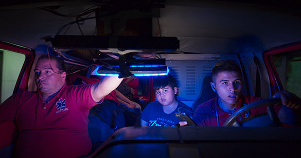 ミッドナイト・ファミリー、画像メイン