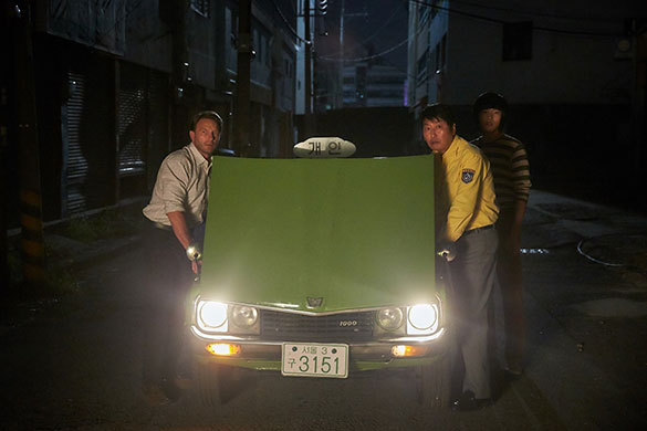 タクシー運転手 約束は海を越えて